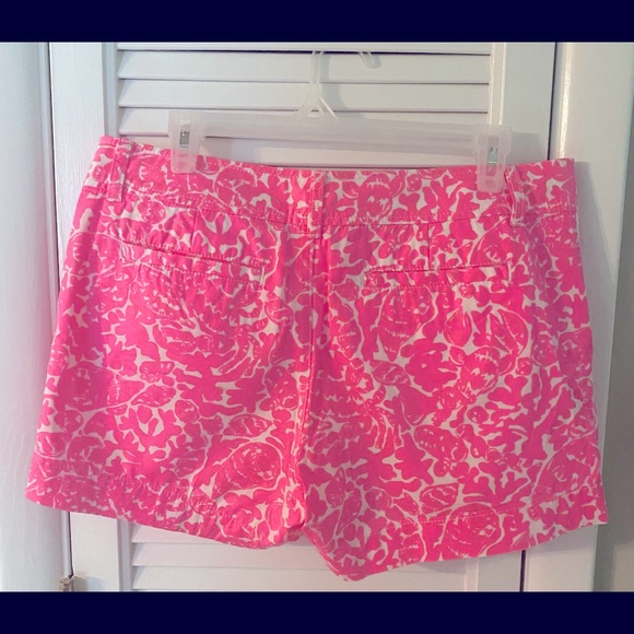 Lilly Pulitzer Callahan shorts beautiful pattern - Picture 3 of 13